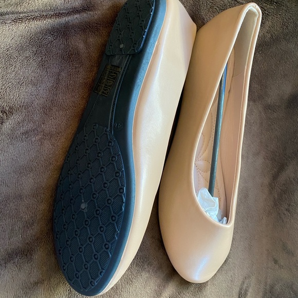 New Tan Flats - Picture 3 of 7